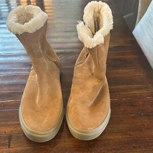 American Eagle Outfitters Tan Winter Boots